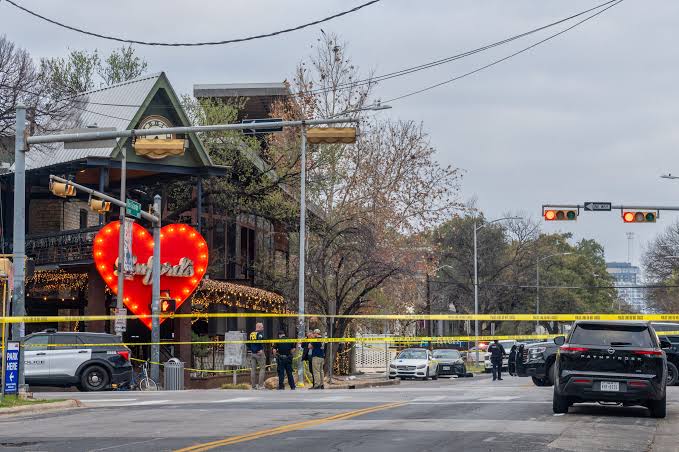 El FBI afirma que el tiroteo mortal en un bar de Texas es “potencialmente un acto de terrorismo” El FBI afirma que el tiroteo mortal en un bar de Texas es “potencialmente un acto de terrorismo”